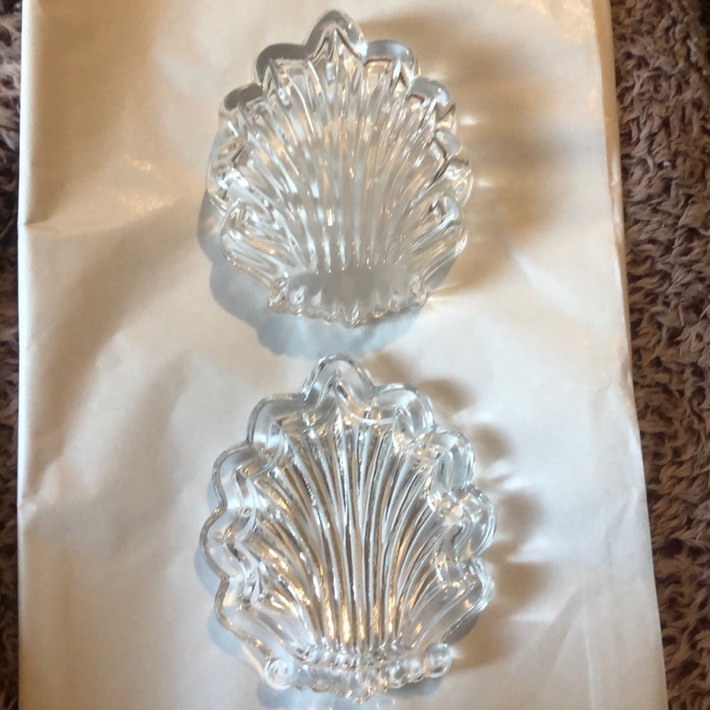 Glass shell dish with lid - Picture 3 of 8